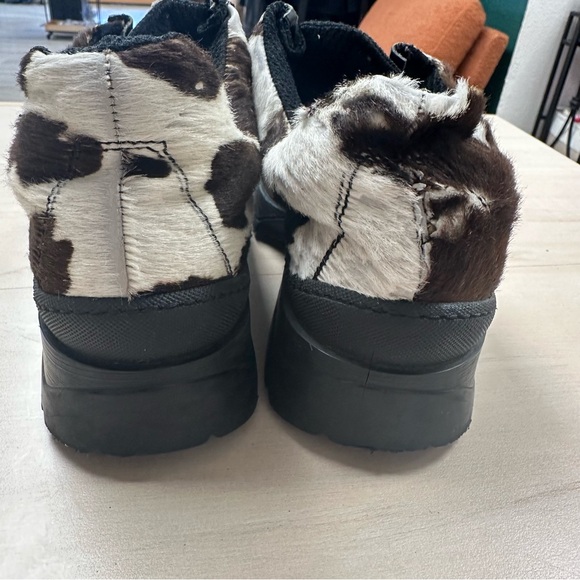 Donald J Pliner Cowhide Lug sole shoes - Picture 4 of 13